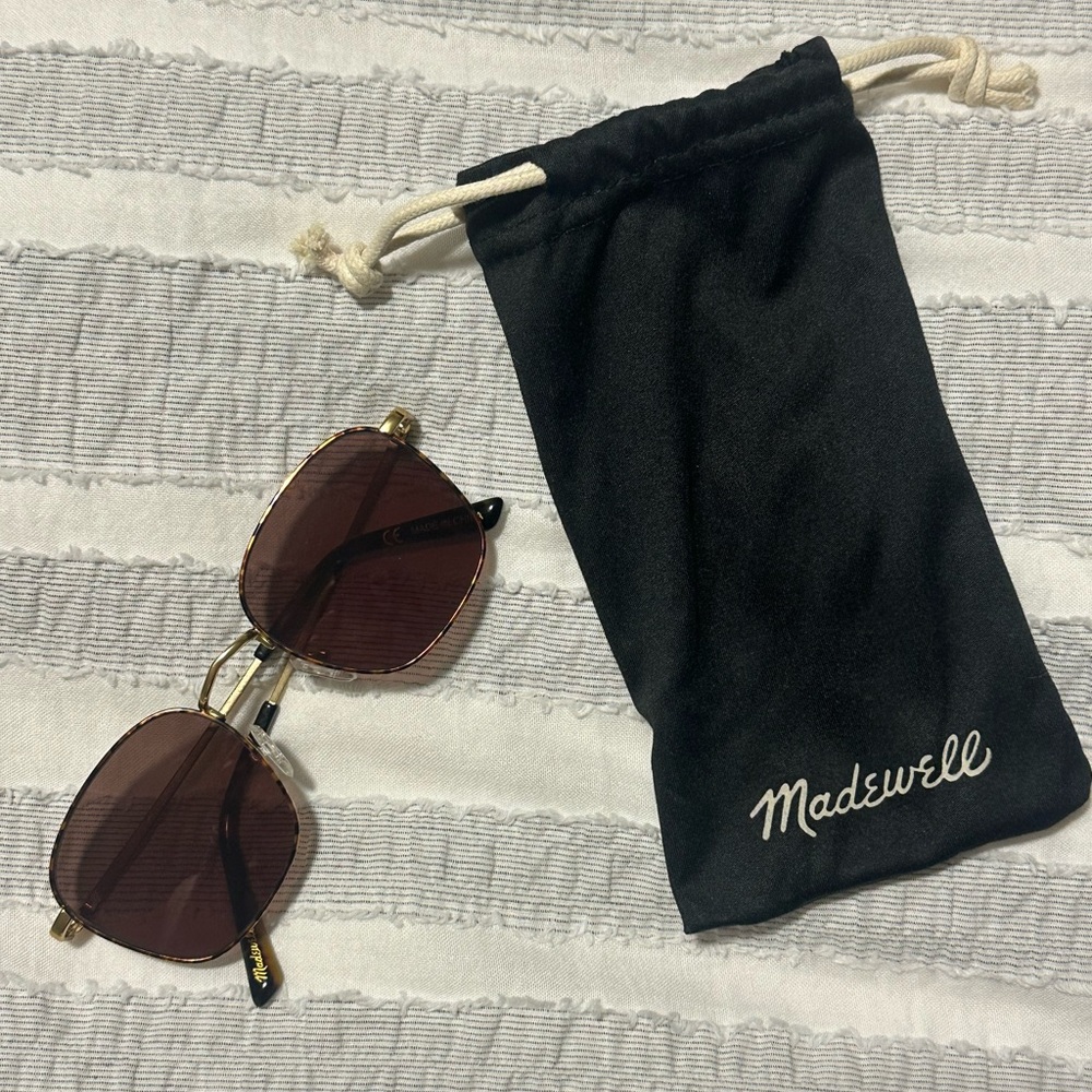 NWOT Madewell Tortoise Sunglasses with Cloth Case